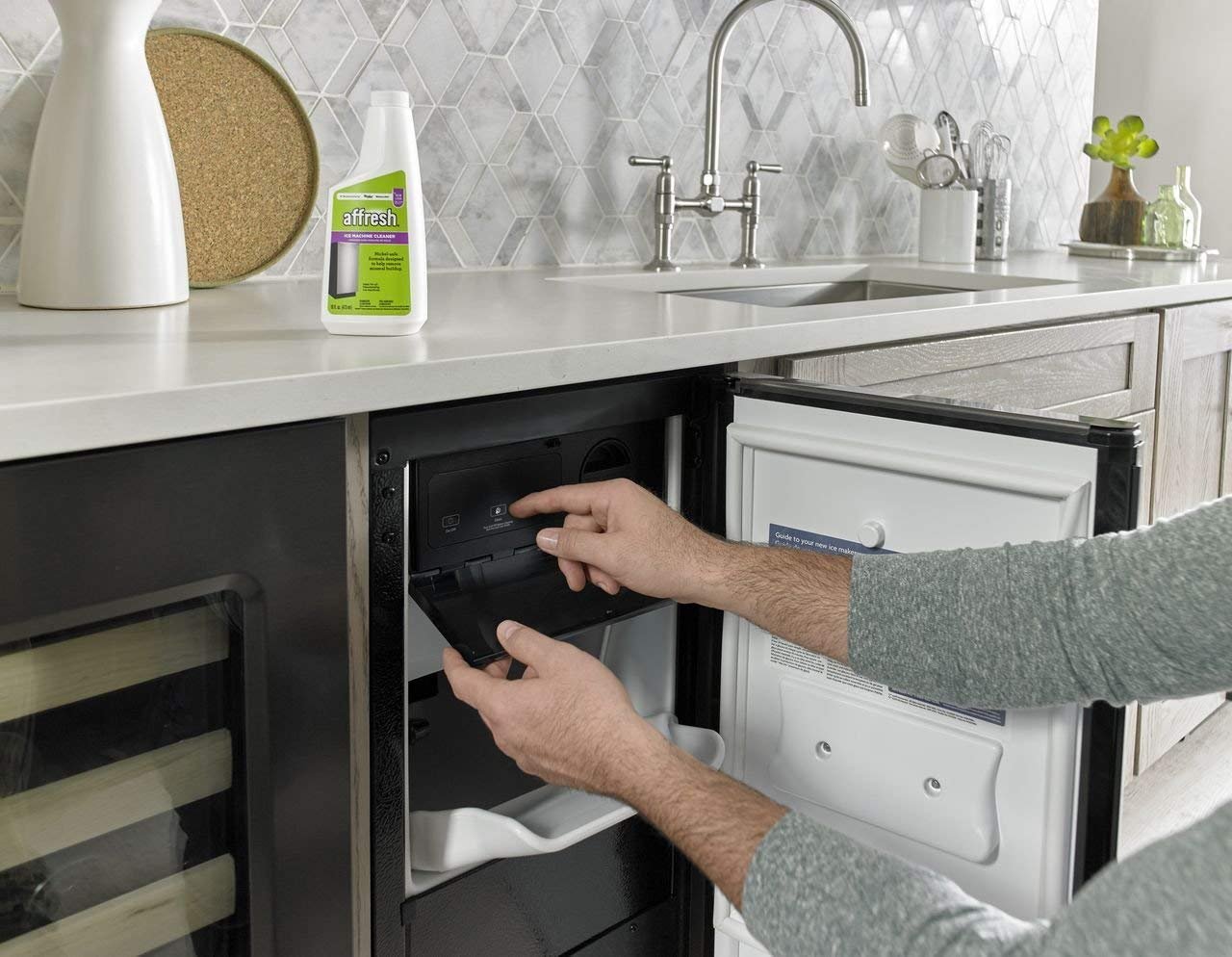 AP6783092 FREE EXPEDITED Kenmore Whirlpool Ice Cube/ Machine Cleaner AP6783092